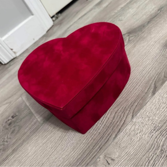 Other - Heart-Shaped Box
